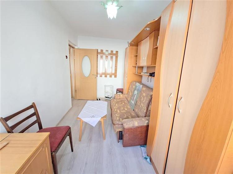 Apartament 3 camere, mobilat si utilat, etaj 1, zona Milcov - 16