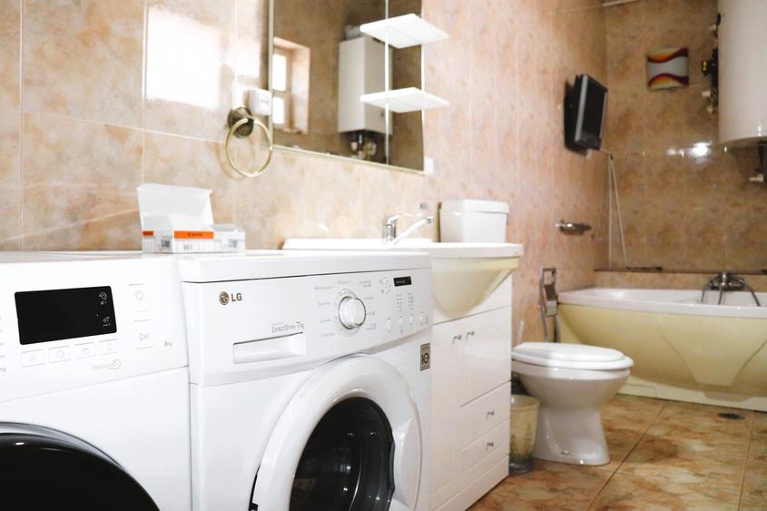 Casă cu 4 camere cu Garaj în Central