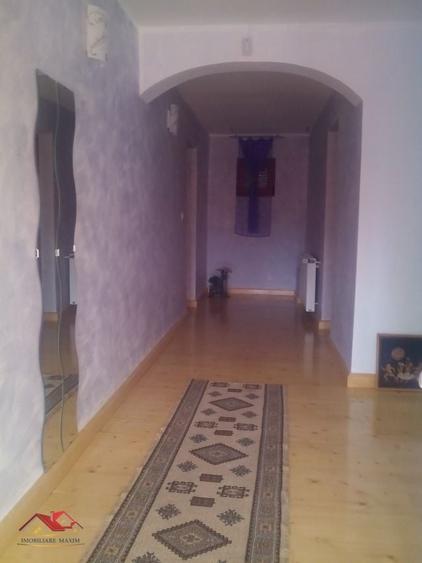 Casă individuală cu 6 camere cu Teren 2300 Mp în Cristian