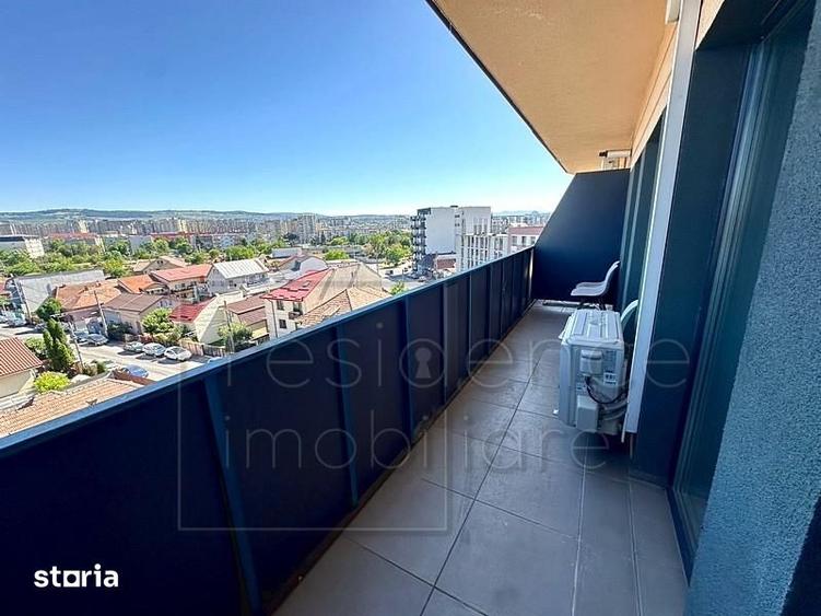 Apartament cu 3 camere semidecomandat, mobilat în Bulgaria