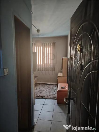 Garsonieră decomandată în Girocului