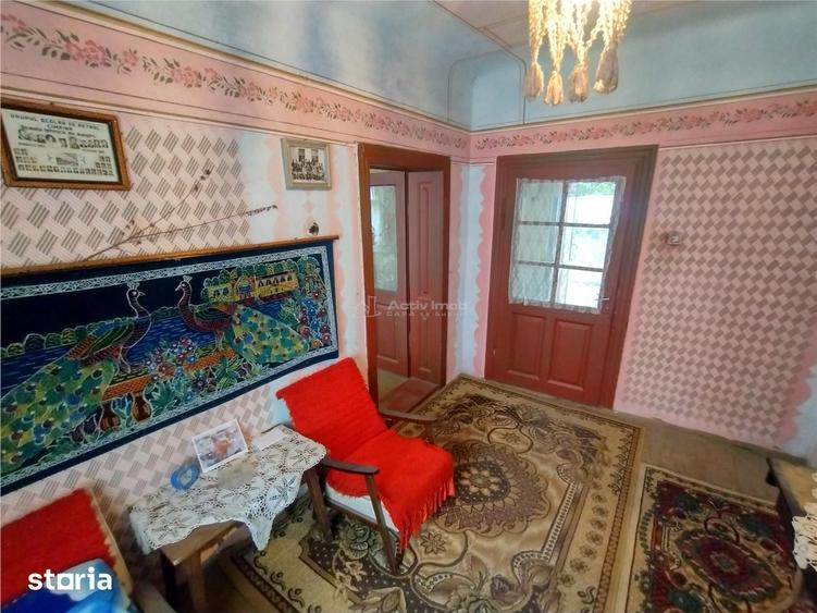 Casă cu 7 camere cu Teren 546 Mp în Socol