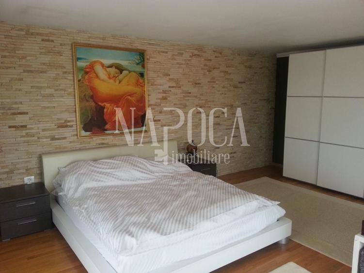Casă individuală cu 9 camere cu Canalizare în Central