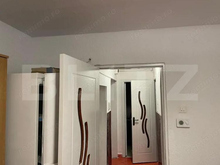 Apartament cu 3 camere semidecomandat, mobilat în Rovinari