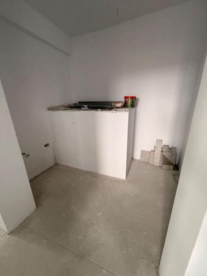 Apartament cu 4 camere decomandat în Drumul Taberei