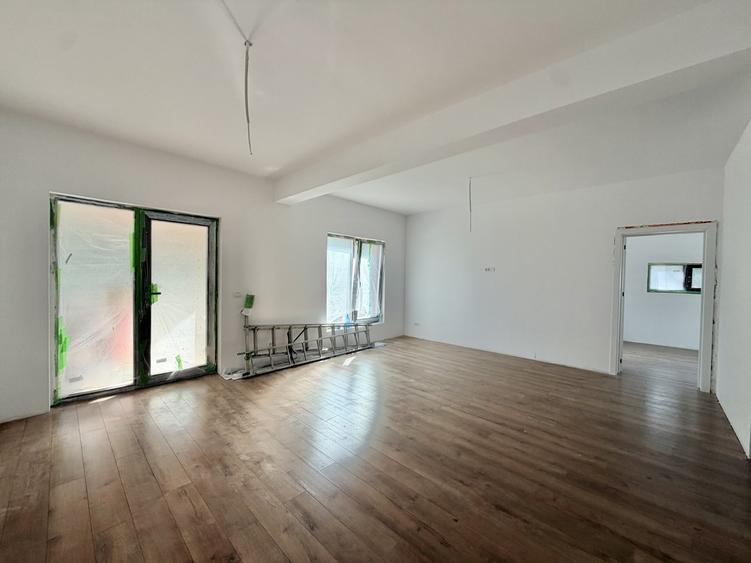 Duplex cu 4 camere cu Canalizare în Giroc