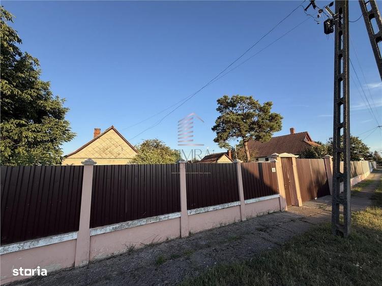 Casă cu 3 camere decomandat în Cheresig