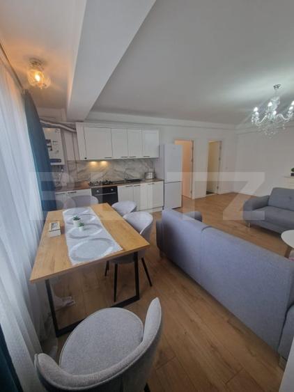 Apartament cu 3 camere decomandat, mobilat în Central