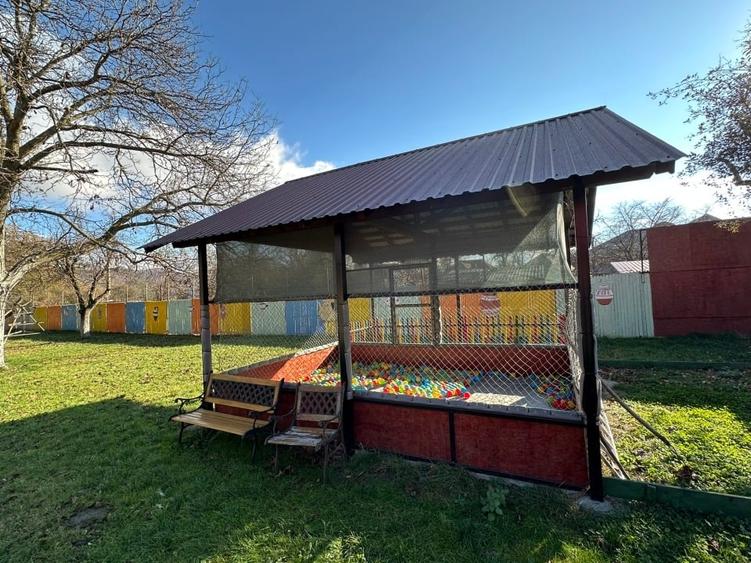 Spațiu comercial, de 2,550 mp, în Pietroșani