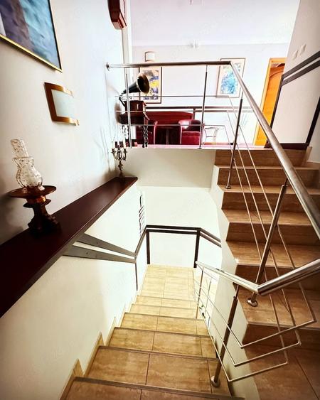 Casă cu 12 camere cu Teren 320 Mp în Sud