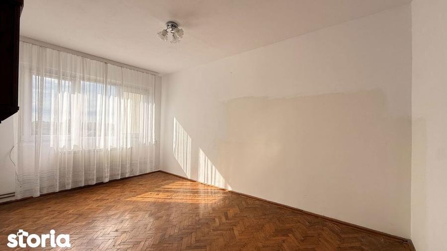 Apartament cu 3 camere semidecomandat în Circumvalațiunii