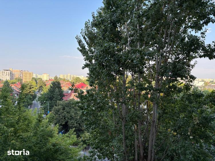 Apartament cu 3 camere semidecomandat în Tei