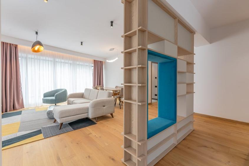 Apartament cu 4 camere decomandat, mobilat în Central