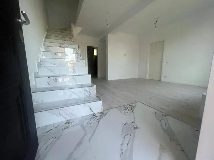 Casă cu 4 camere cu Canalizare în Exterior Vest