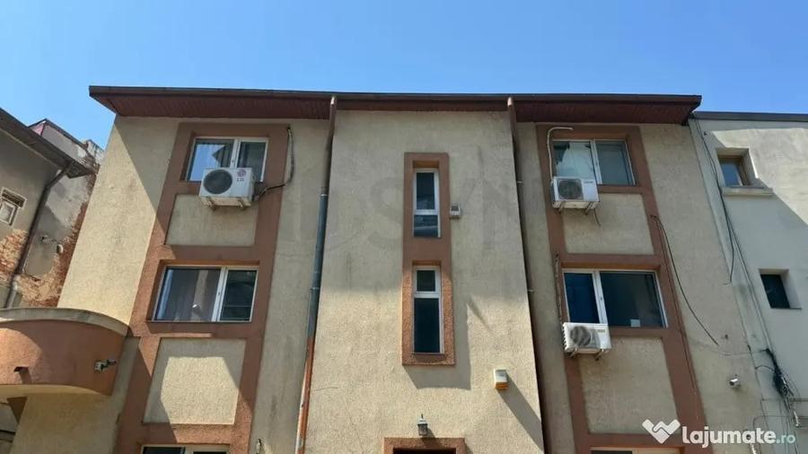 Casă cu 8 camere cu Teren 200 Mp în Unirii