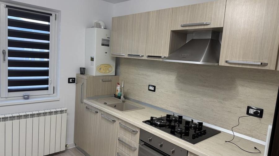 Casă cu 6 camere cu Teren 467 Mp în Central