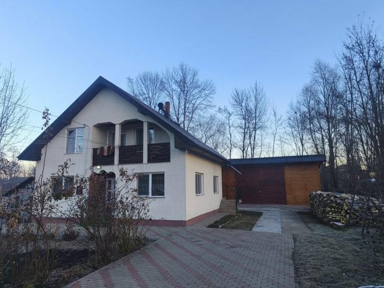 Casă cu 5 camere cu Teren 1000 Mp în Grămești