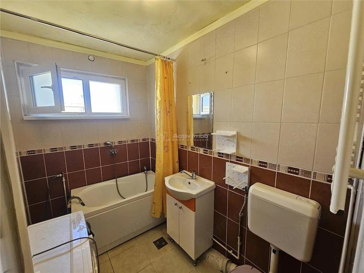 Apartament cu 2 camere semidecomandat în Micro III
