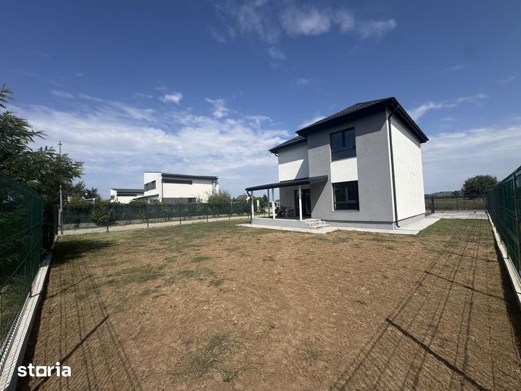 Casă cu 4 camere cu Teren 500 Mp în Tărtășești