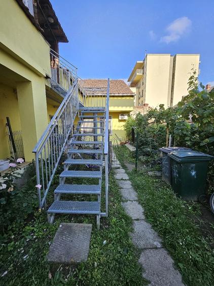 Casă cu 2 camere cu Teren 90 Mp în Central