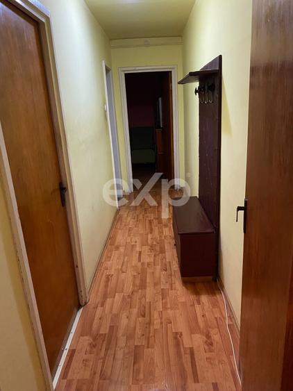 Apartament cu 3 camere semidecomandat în Berceni