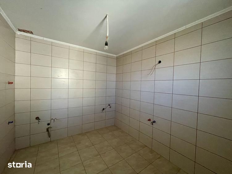 Casă cu 3 camere cu Teren 3500 Mp în Vicovu de Sus