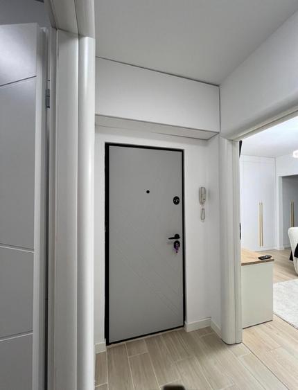 Apartament cu 2 camere semidecomandat în 1 Mai