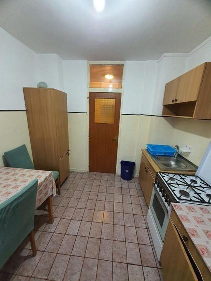 Apartament cu 2 camere semidecomandat în Berceni