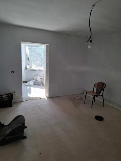 Casă cu 3 camere cu Teren 1000 Mp în Cicir
