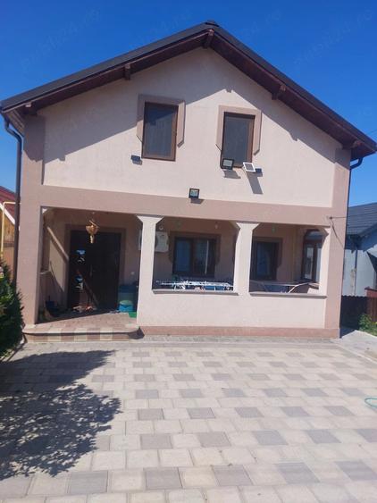 Casă cu 2 camere cu Teren 1000 Mp în Central