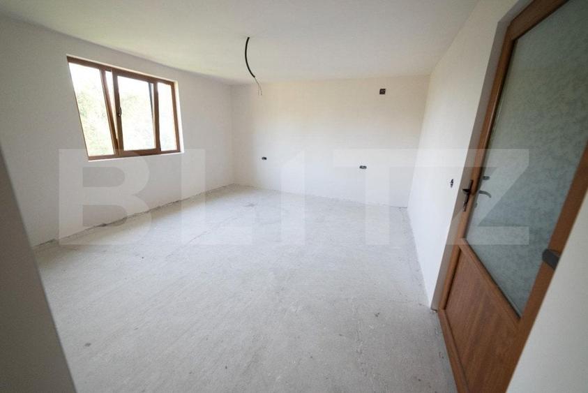 Casă individuală cu 6 camere cu Teren 3000 Mp în Runcu