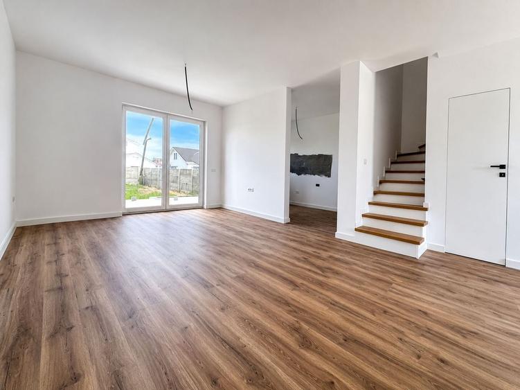 Duplex cu 5 camere cu Canalizare în Moșnița Nouă
