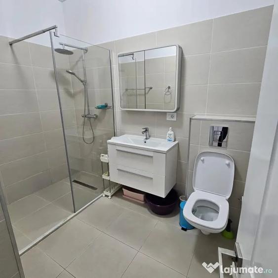 Apartament cu 2 camere semidecomandat în Universitate