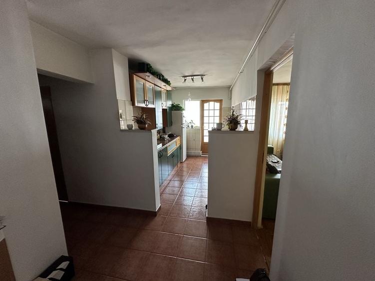 Apartament cu 3 camere decomandat în Sud