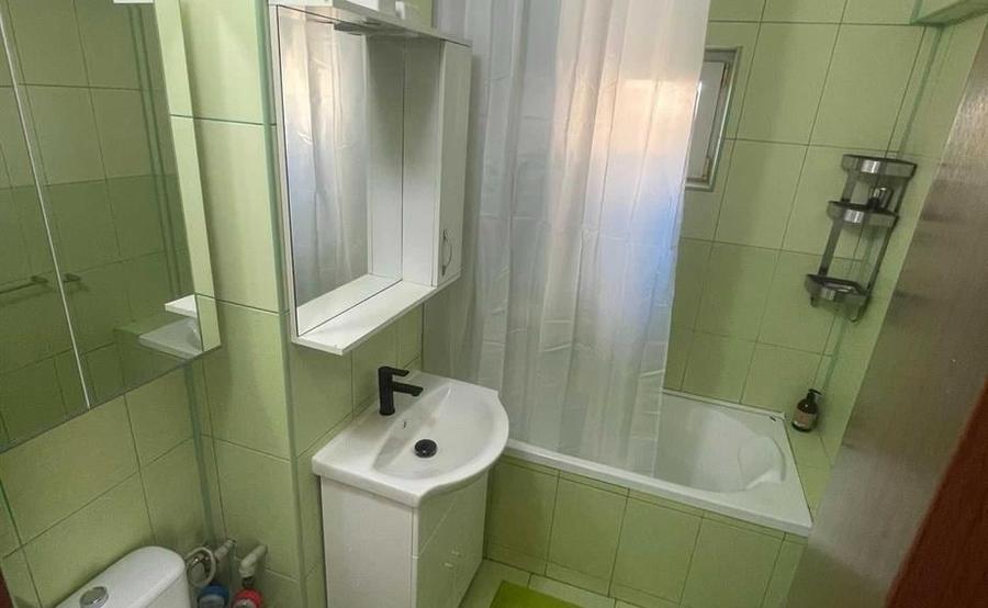 Apartament cu 3 camere decomandat în Olteniței