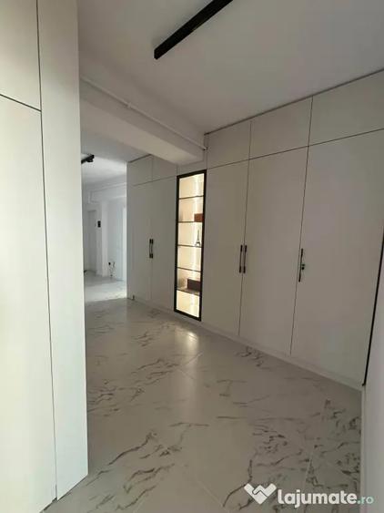 Apartament cu 3 camere semidecomandat în Copou