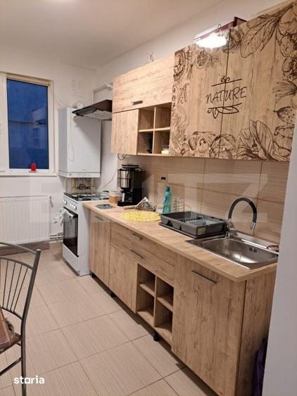 Apartament cu 3 camere în Tractorul