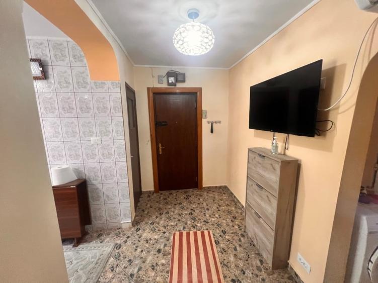 Apartament cu 3 camere decomandat, mobilat în Berceni