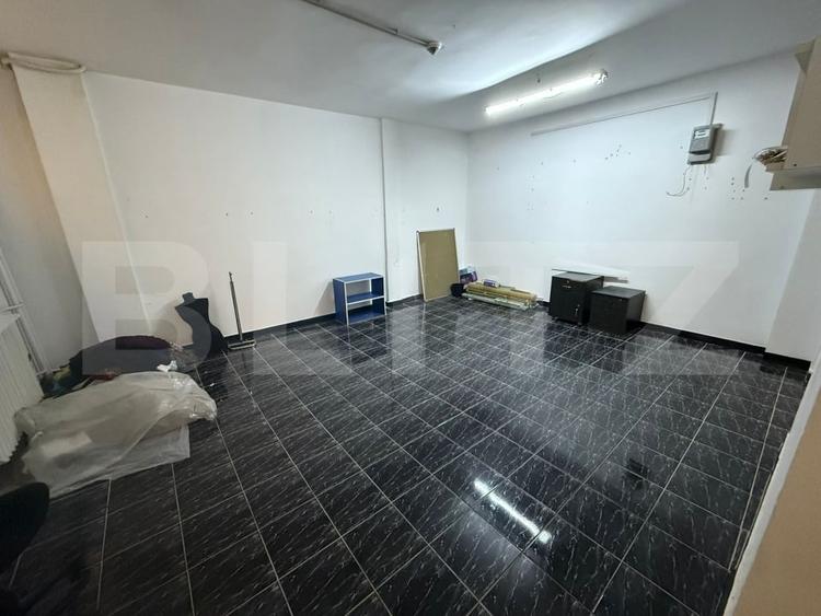 Birou, de 68 mp, în Central