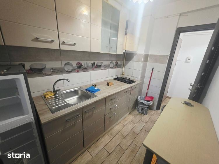 Apartament cu 2 camere semidecomandat în Tractorul