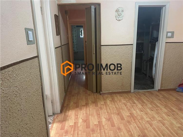 Apartament cu 3 camere decomandat în Est