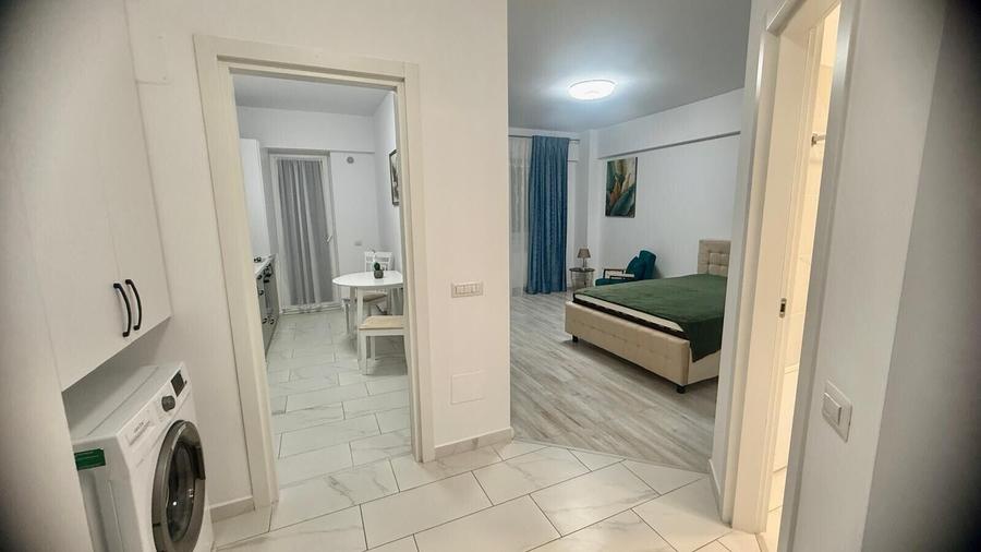 Garsonieră decomandată, mobilată în Podu Roș