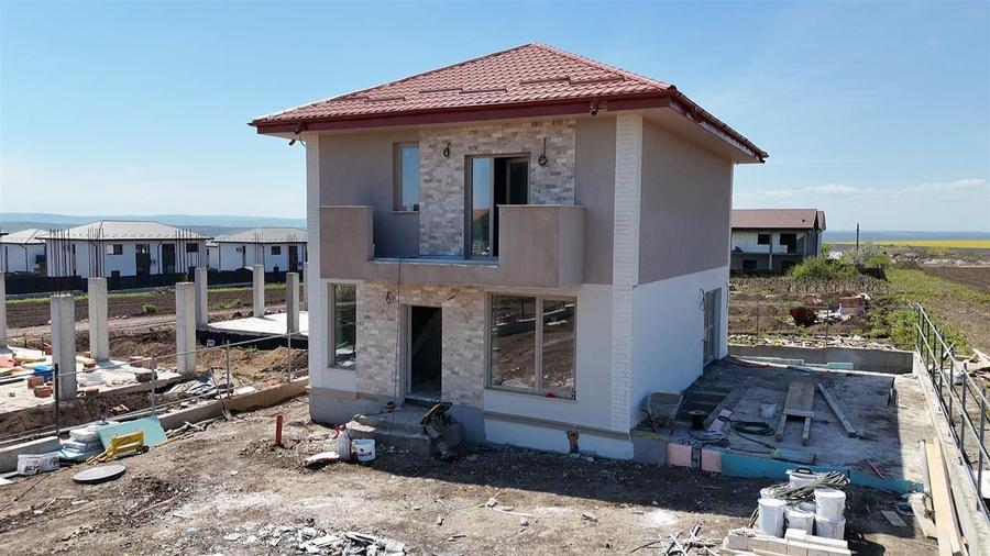 Casă individuală cu 4 camere cu Canalizare în Valea Lupului