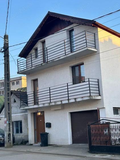 Casă cu 4 camere cu Teren 150 Mp în Central