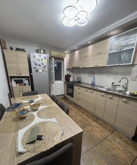 Apartament cu 3 camere, mobilat în Aviației