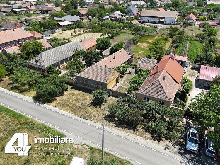 Casă cu 4 camere cu Teren 1459 Mp în Secusigiu