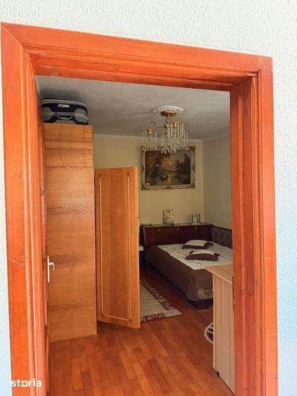 Casă cu 7 camere cu Teren 830 Mp în