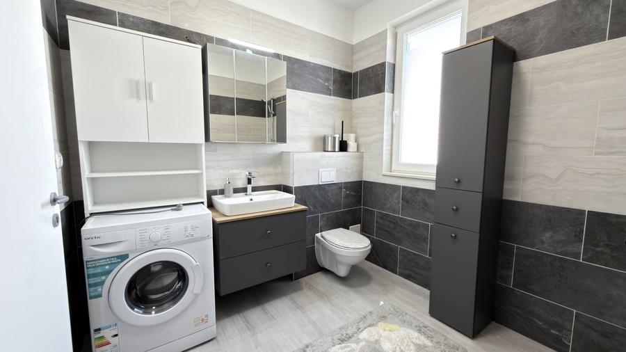 Apartament cu 3 camere decomandat, mobilat în Dumbrăvița