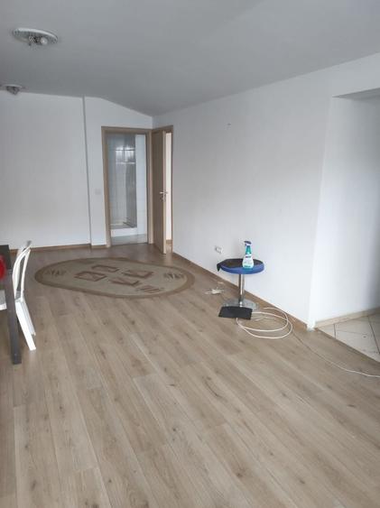 Apartament cu 2 camere decomandat în Lacul Tei