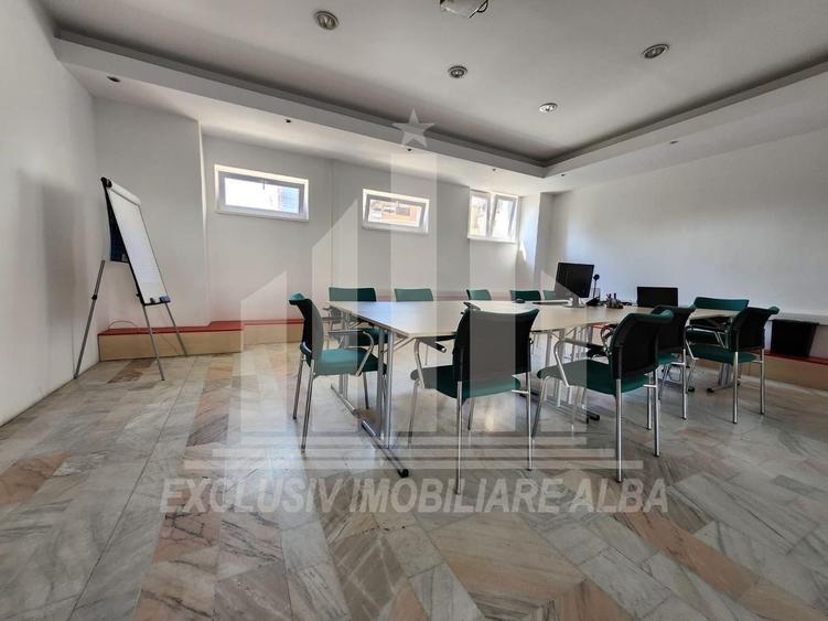 Birou, de 203 mp, în Central